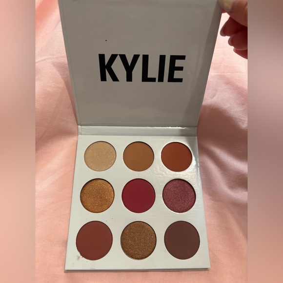 Kylie Jenner The Burgundy Palette - Picture 3 of 3